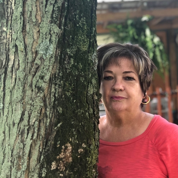 Meet the Posher Other - Meet your Posher, Linda